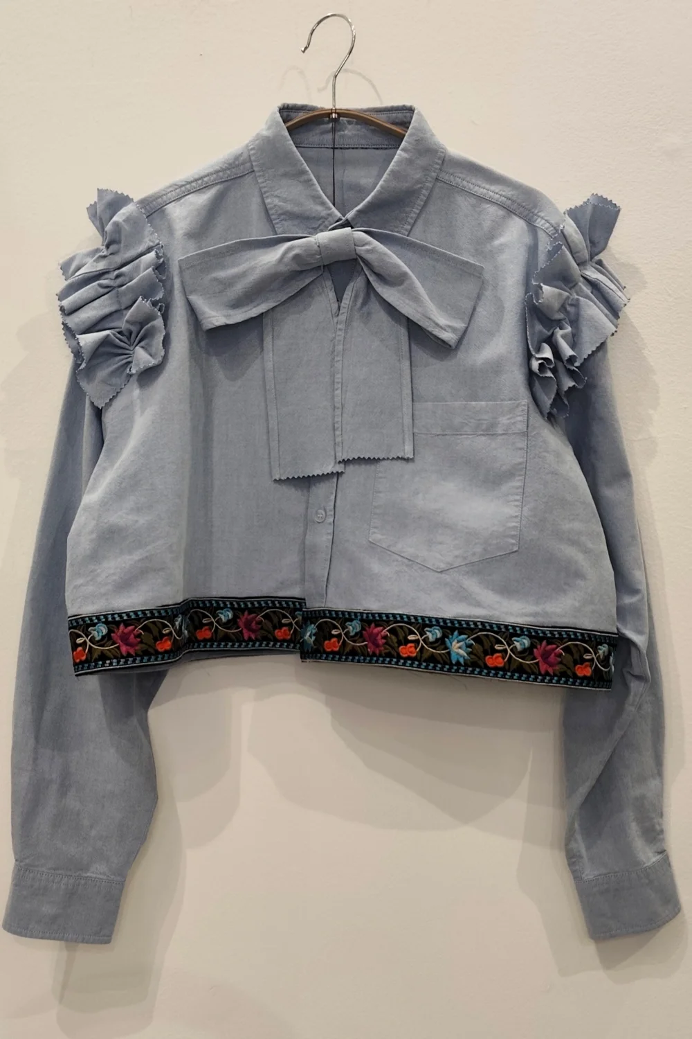 Koszula PIMPUŚ z falbankami błękitna